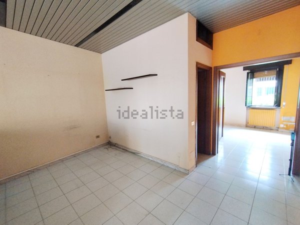 negozio in vendita a Rho
