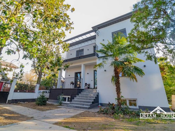 casa indipendente in vendita a Rho in zona Biringhello