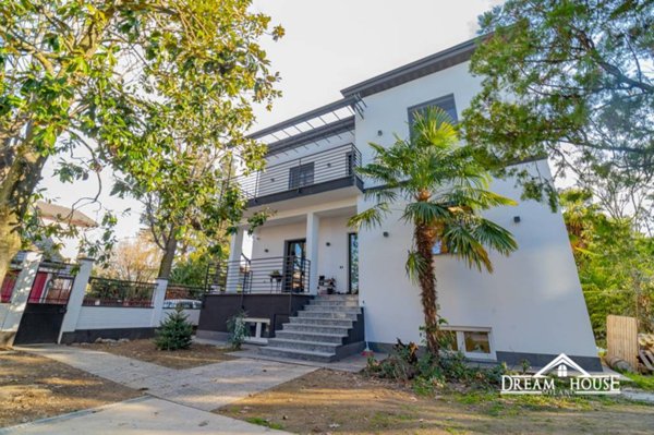 casa indipendente in vendita a Rho