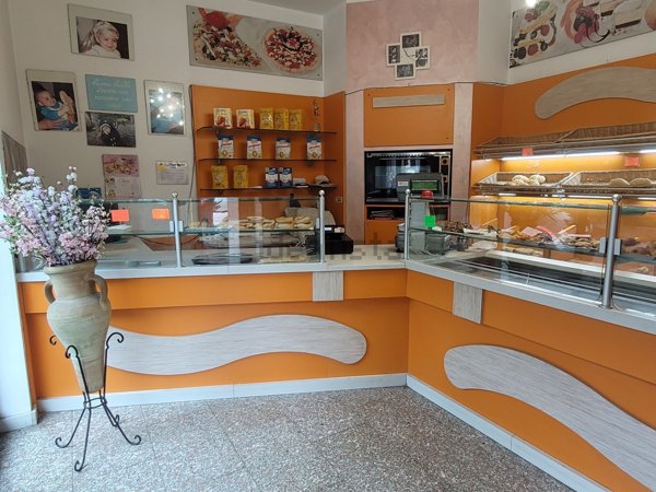 locale commerciale in vendita a Rho