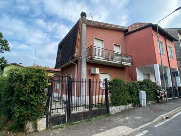 casa indipendente in vendita a Rho