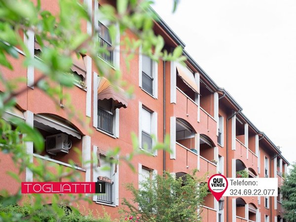 appartamento in vendita a Rho in zona Mazzo