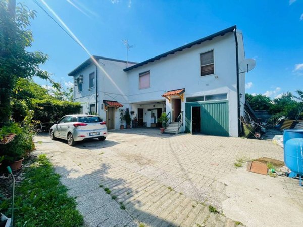 casa indipendente in vendita a Rho in zona Ghisolfa