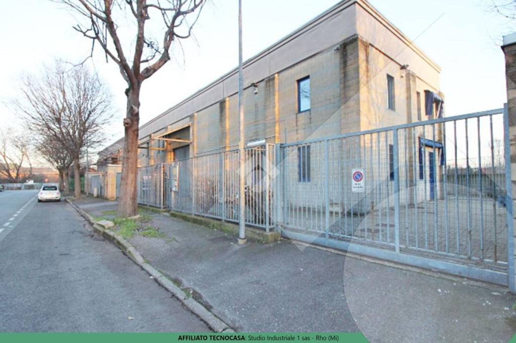 locale commerciale in vendita a Rho