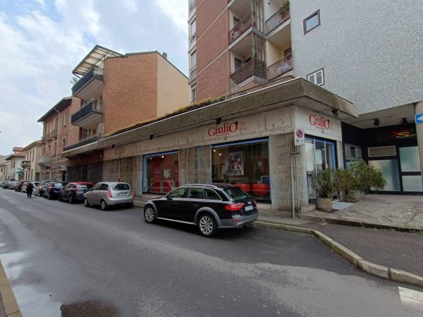 negozio in vendita a Rho