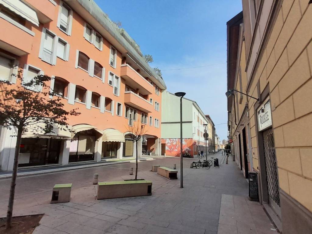 negozio in vendita a Rho