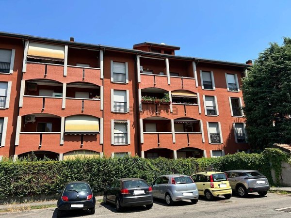 appartamento in vendita a Rho in zona Mazzo
