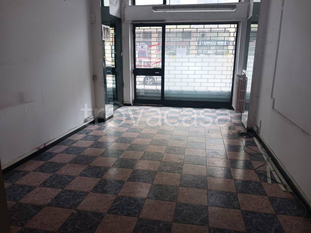 negozio in vendita a Rho