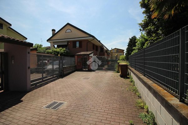 appartamento in vendita a Rho in zona Terrazzano