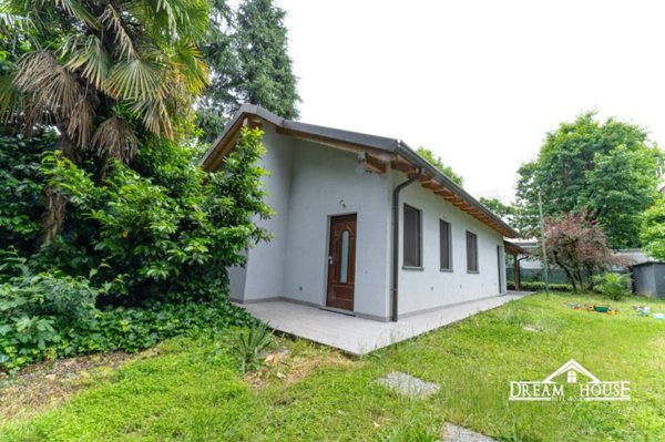 casa indipendente in vendita a Rho in zona Passirana