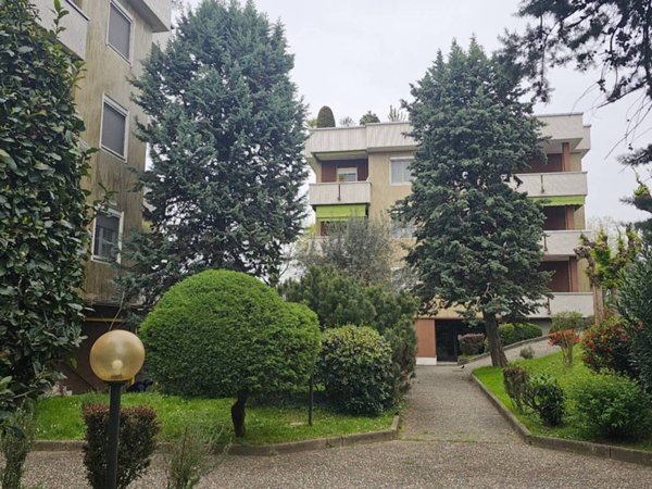 appartamento in vendita a Rho in zona Mazzo