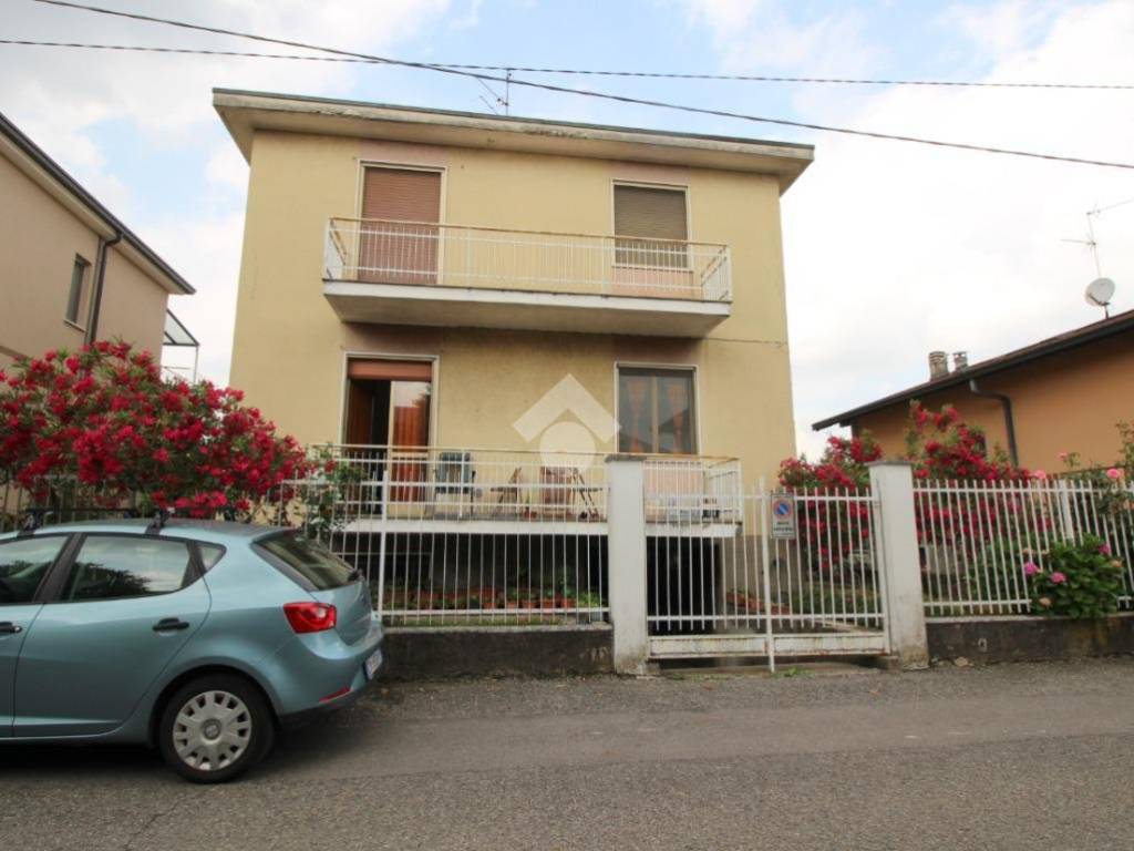 appartamento in vendita a Rho in zona Terrazzano