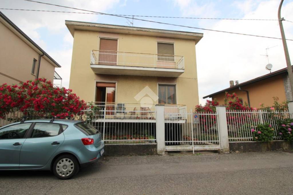 appartamento in vendita a Rho in zona Terrazzano