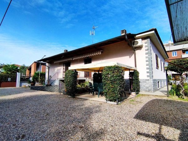 casa indipendente in vendita a Rho in zona Mazzo