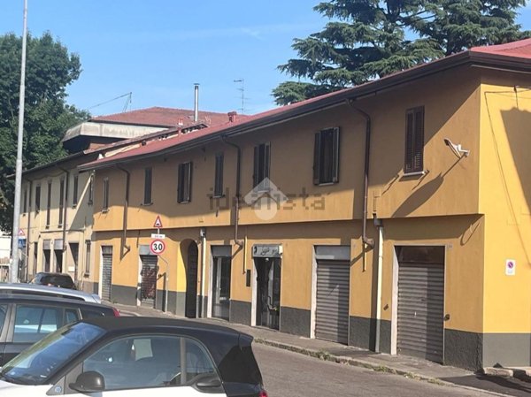 appartamento in vendita a Rho in zona Ghisolfa