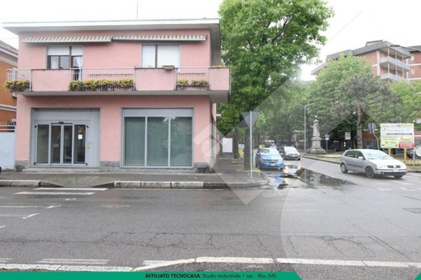 negozio in vendita a Rho in zona Mazzo