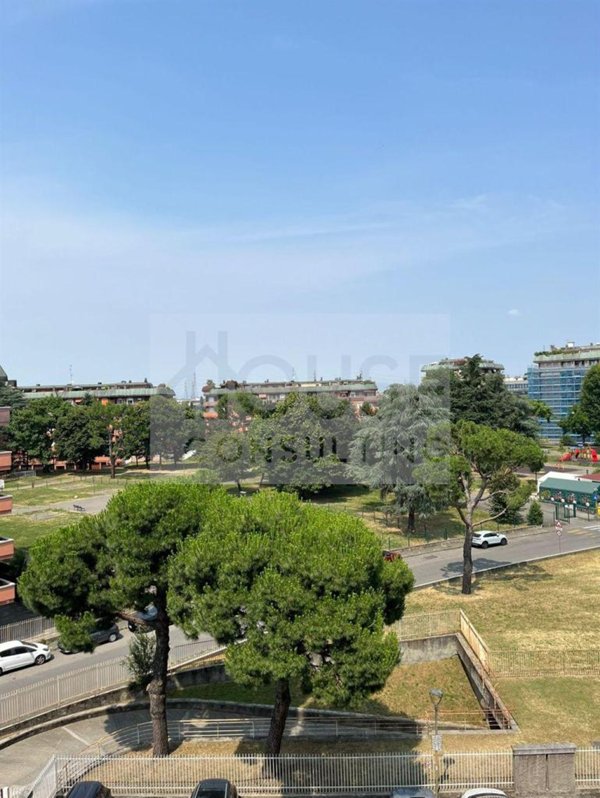 appartamento in vendita a Rho in zona Mazzo