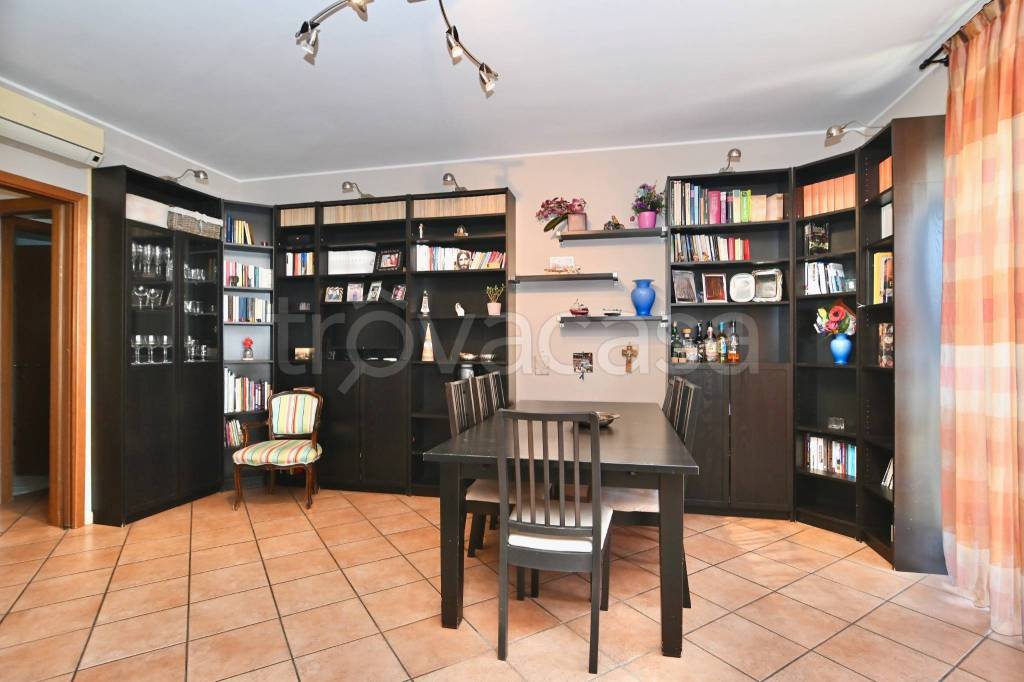 casa indipendente in vendita a Rho