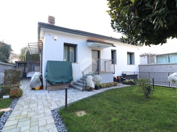 casa indipendente in vendita a Rho