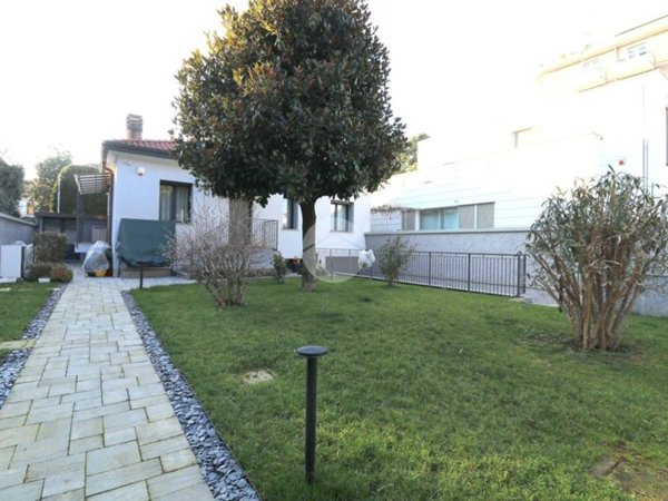 casa indipendente in vendita a Rho