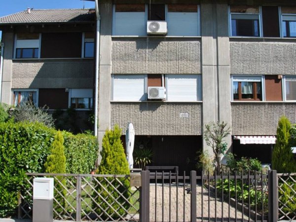 casa indipendente in vendita a Rho in zona Castellazzo