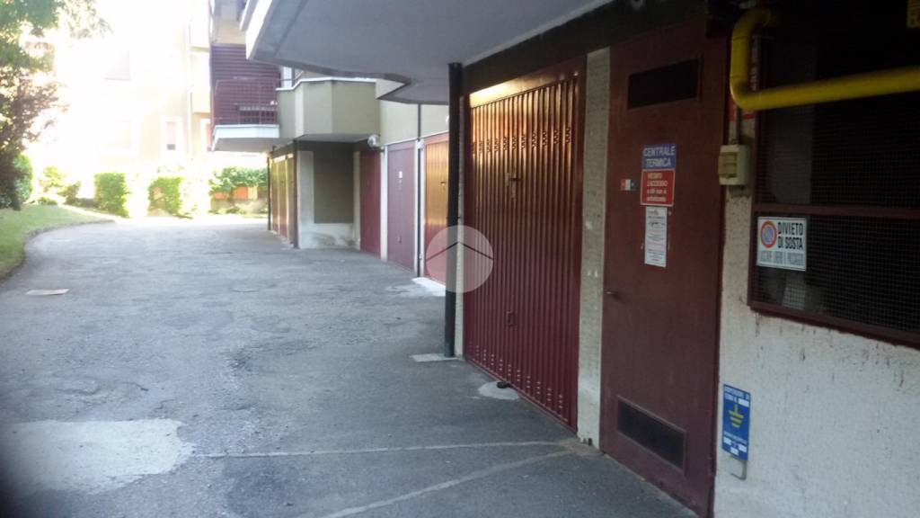 negozio in vendita a Rho