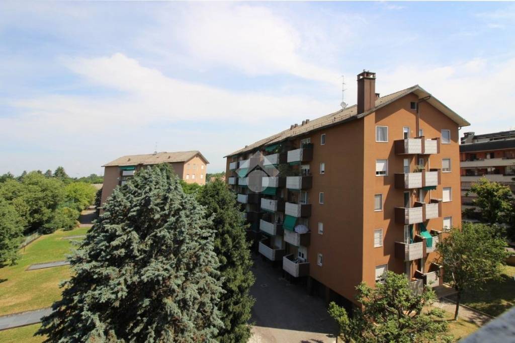 appartamento in vendita a Rho in zona Mazzo
