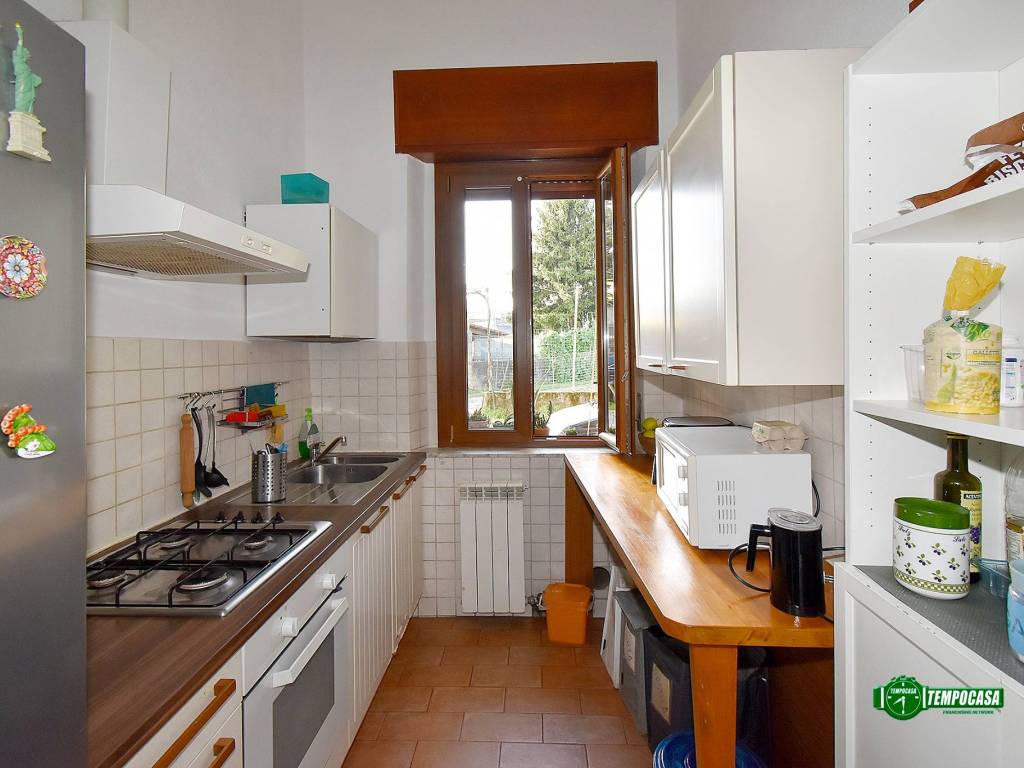 appartamento in vendita a Rho in zona Lucernate