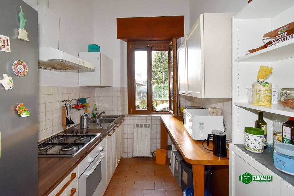 appartamento in vendita a Rho in zona Lucernate