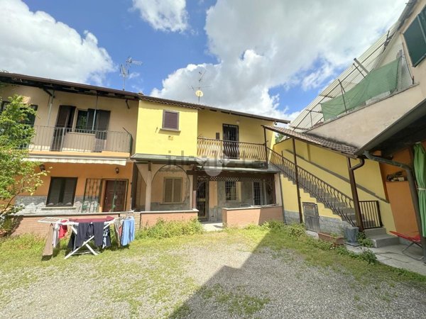 appartamento in vendita a Rho in zona Lucernate