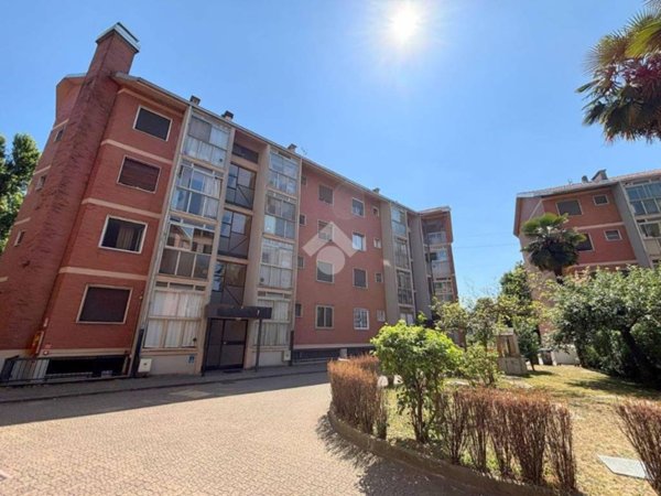 appartamento in vendita a Rho in zona Lucernate