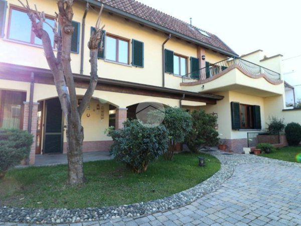 casa indipendente in vendita a Rho