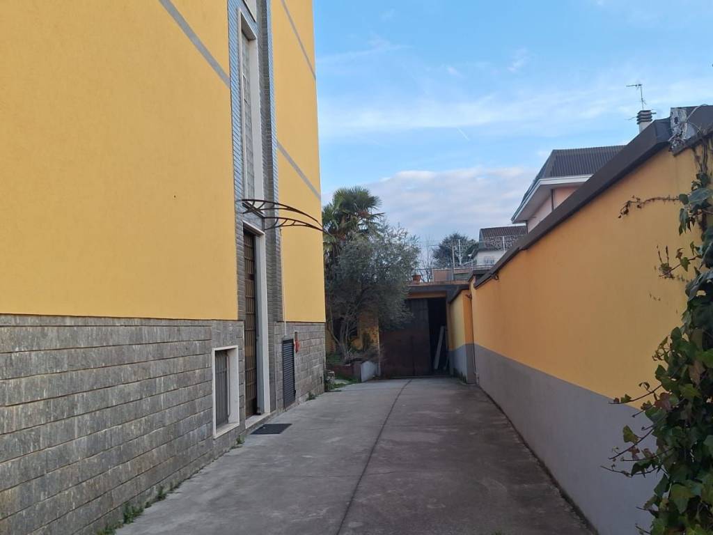 casa indipendente in vendita a Rho