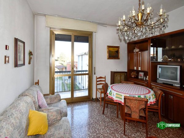 appartamento in vendita a Rho in zona Lucernate