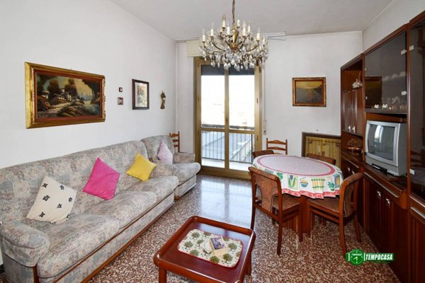 appartamento in vendita a Rho in zona Lucernate