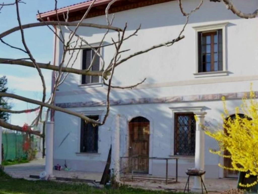 casa indipendente in vendita a Rho in zona Ghisolfa