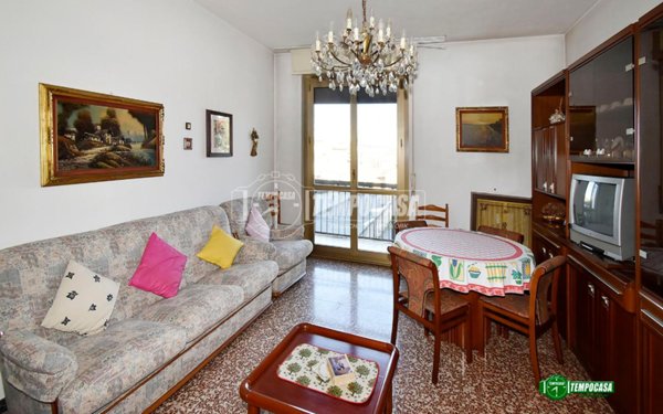 appartamento in vendita a Rho in zona Lucernate