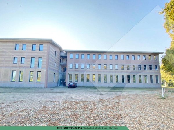 capannone in vendita a Rho in zona Passirana