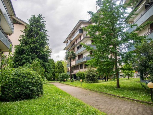 appartamento in vendita a Rho in zona Castellazzo