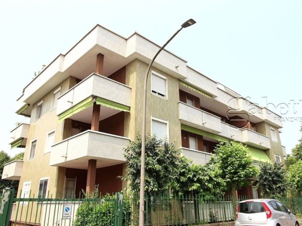 appartamento in vendita a Rho in zona Pantanedo
