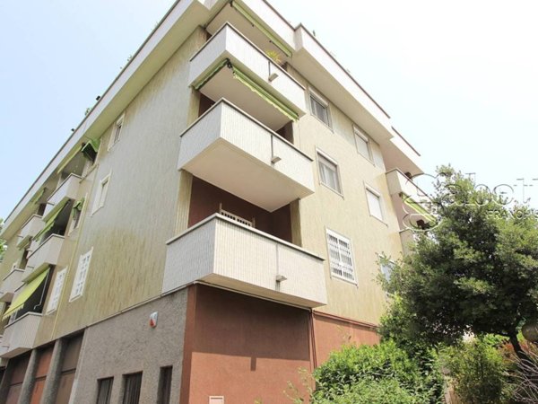 appartamento in vendita a Rho in zona Pantanedo