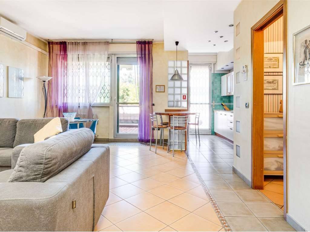 appartamento in vendita a Rho in zona Mazzo