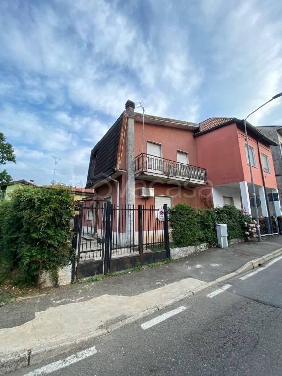 casa indipendente in vendita a Rho