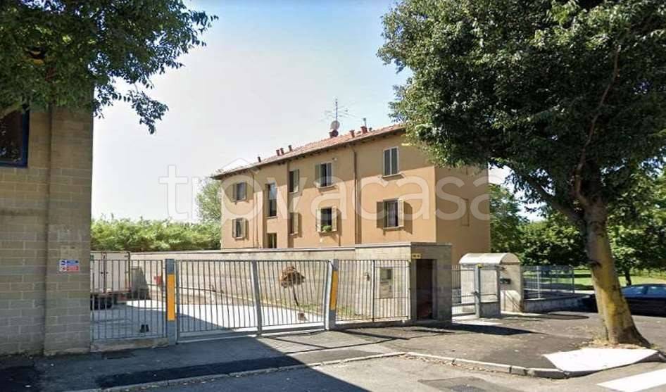 appartamento in vendita a Rho in zona Lucernate