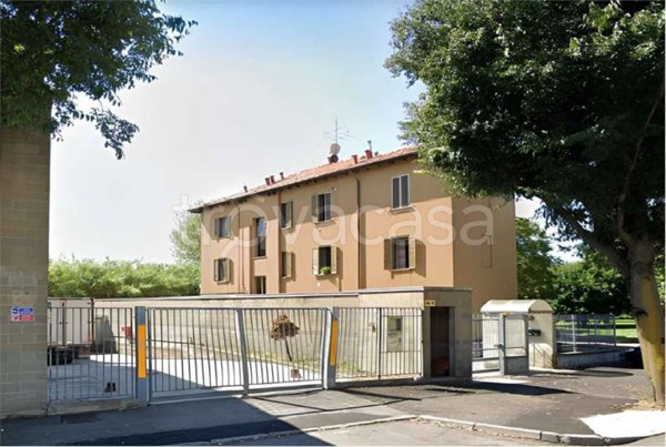 appartamento in vendita a Rho in zona Lucernate