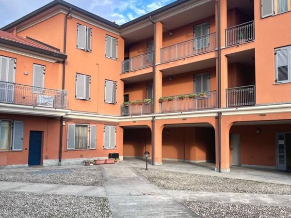 appartamento in vendita a Rho in zona Mazzo