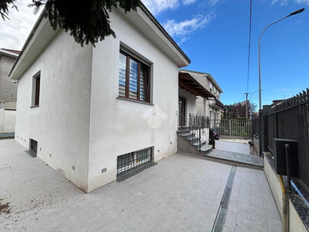 casa indipendente in vendita a Rho