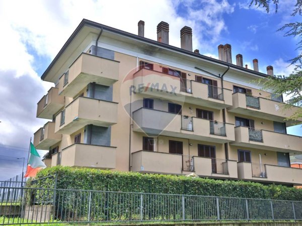 appartamento in vendita a Rho in zona Lucernate