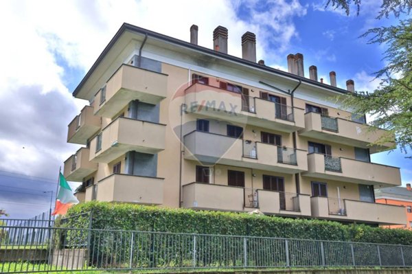 appartamento in vendita a Rho in zona Lucernate