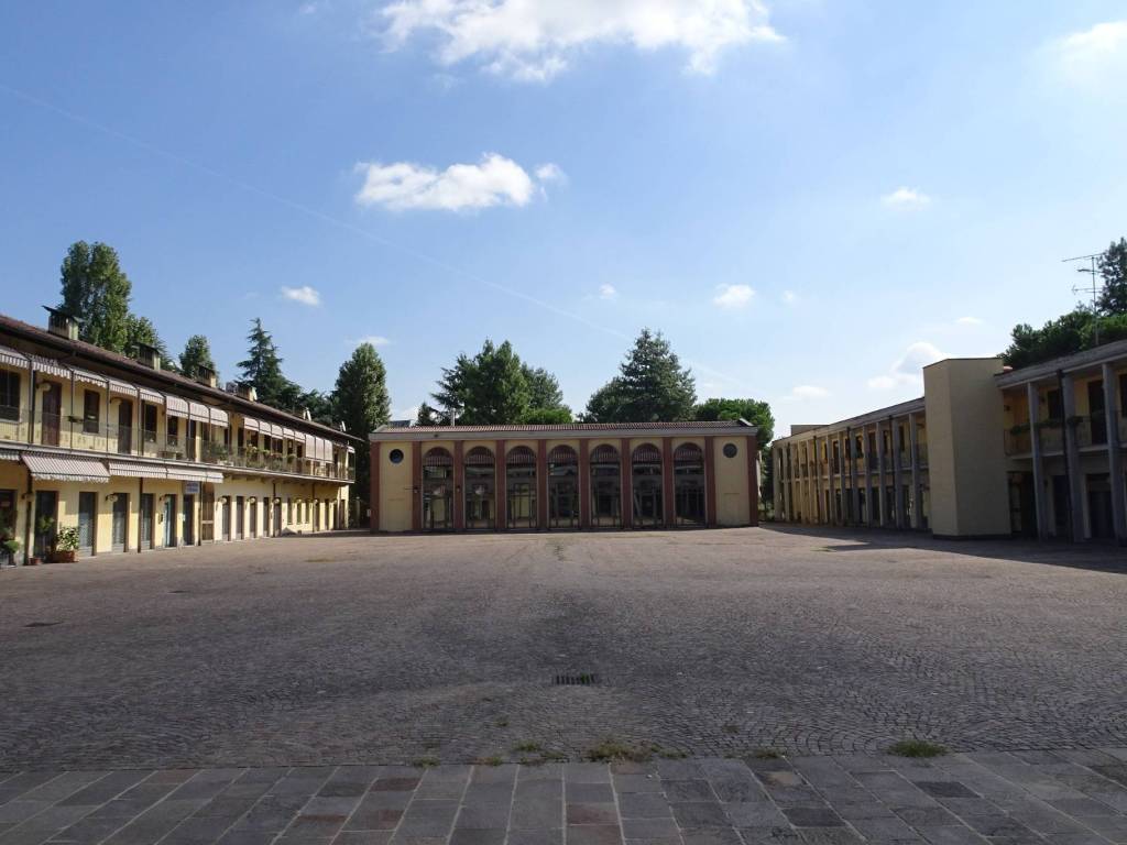 appartamento in vendita a Rho in zona Mazzo